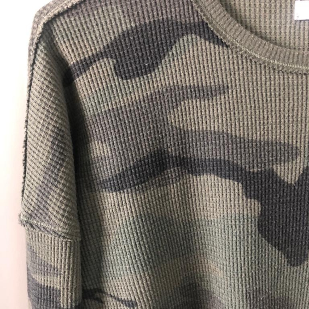 ๐2 for $15๐ TNA Alder Camo Thermal - Picture 7 of 8